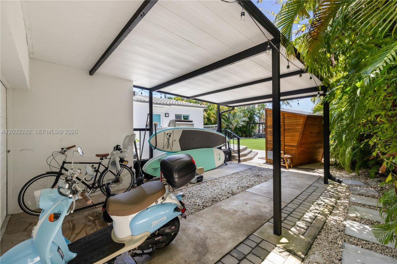 930 Stillwater Dr , Miami Beach, FL 33141 Photo