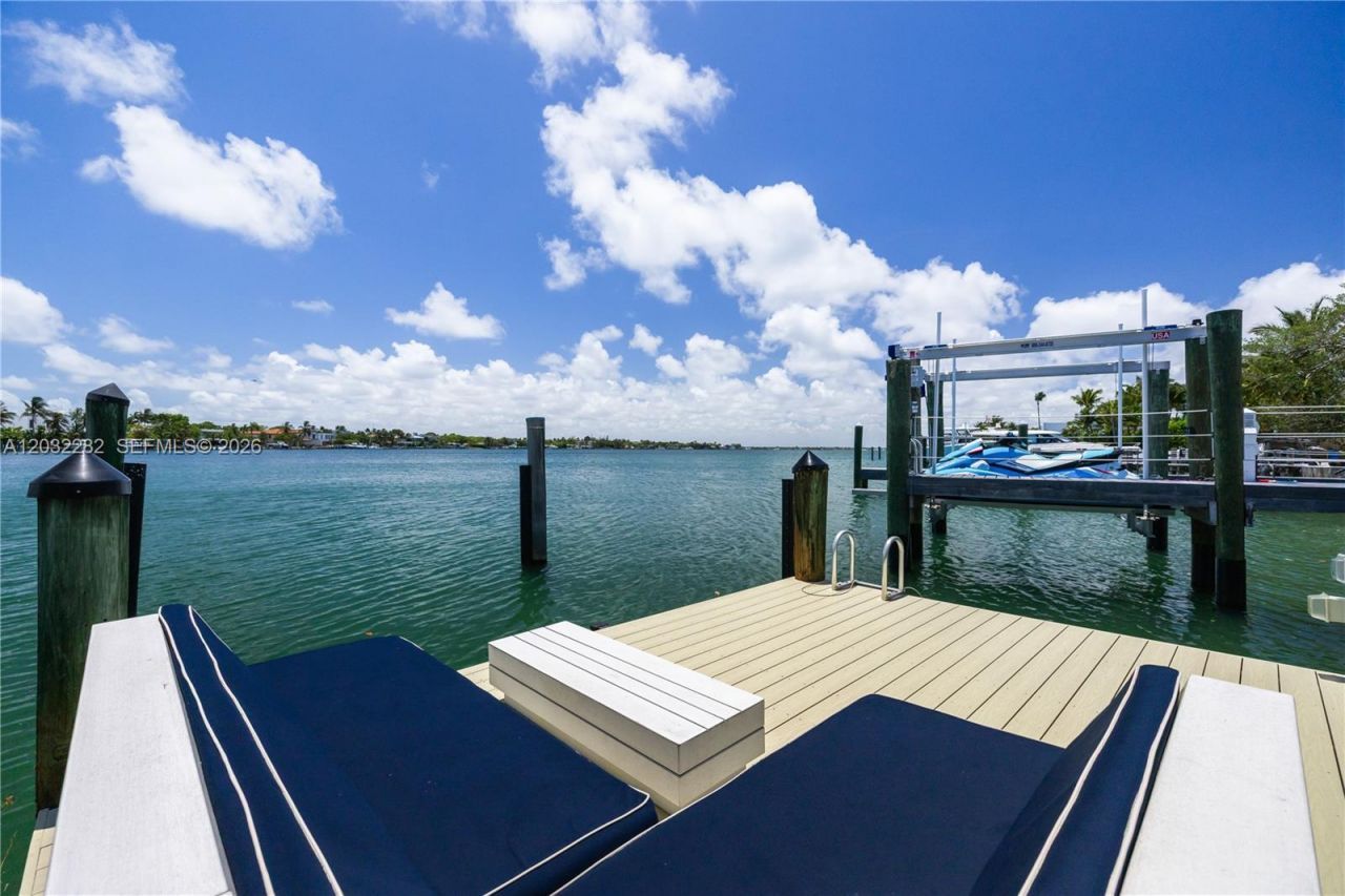 930 Stillwater Dr , Miami Beach, FL 33141 Photo