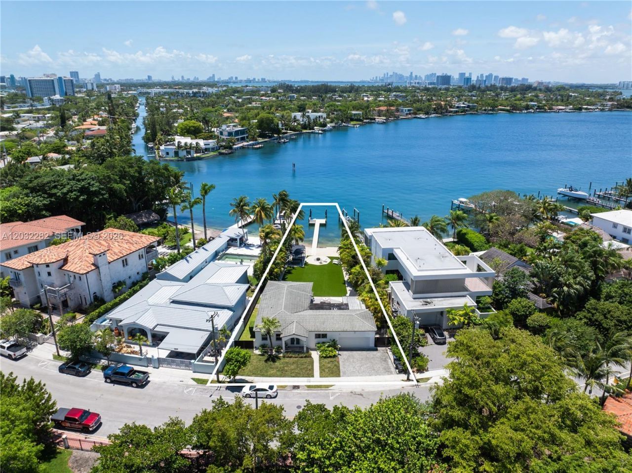 930 Stillwater Dr , Miami Beach, FL 33141 Photo