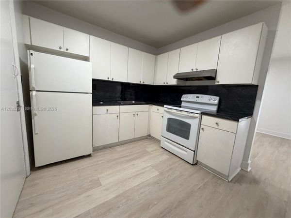 12215 W Dixie Hwy , Unit 206, North Miami, FL 33161