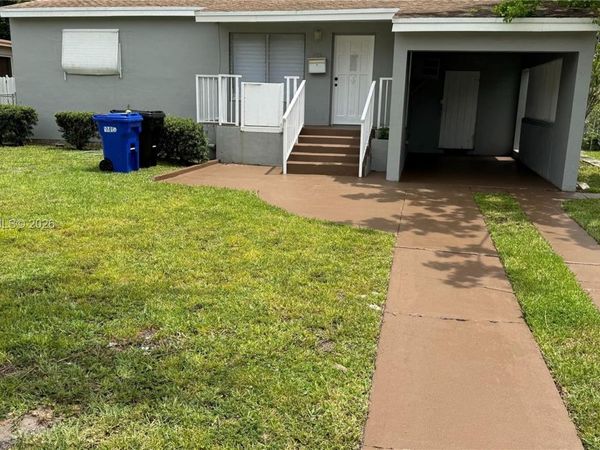 1096 NE 157th Ter , North Miami Beach, FL 33162