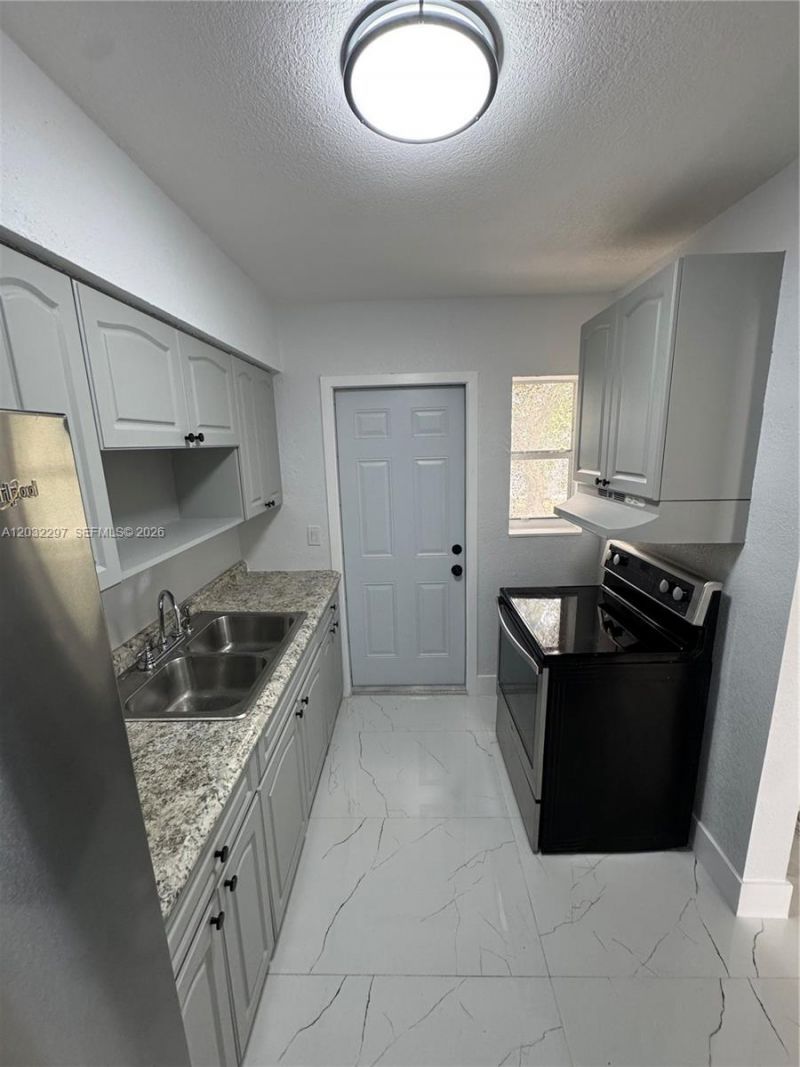 1096 NE 157th Ter , North Miami Beach, FL 33162 Photo