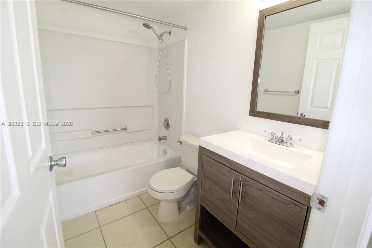 Please Call For Address, Unit B501, Hialeah, FL 33015 Photo