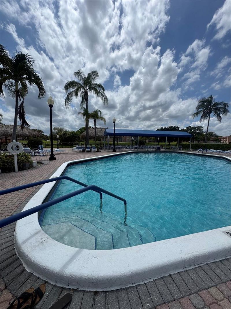 9241 Sunrise Lakes Blvd , Unit 109, Sunrise, FL 33322 Photo