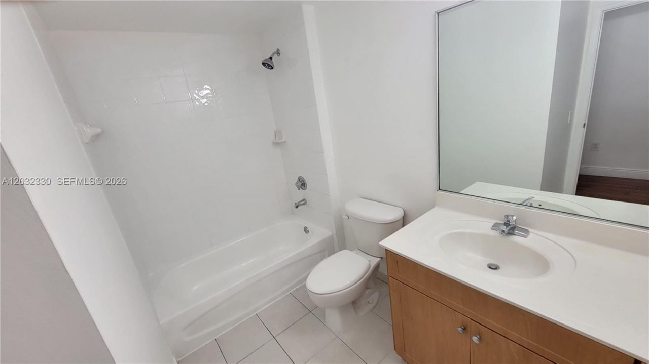 8430 SW 8th St , Unit 307B, Miami, FL 33144 Photo