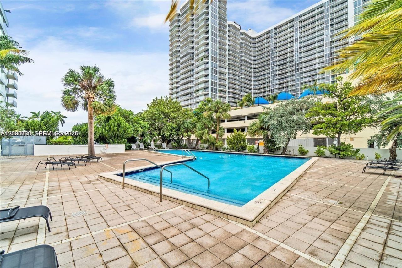 7545 E Treasure Dr, Unit 9H, North Bay Village, FL 33141 Photo