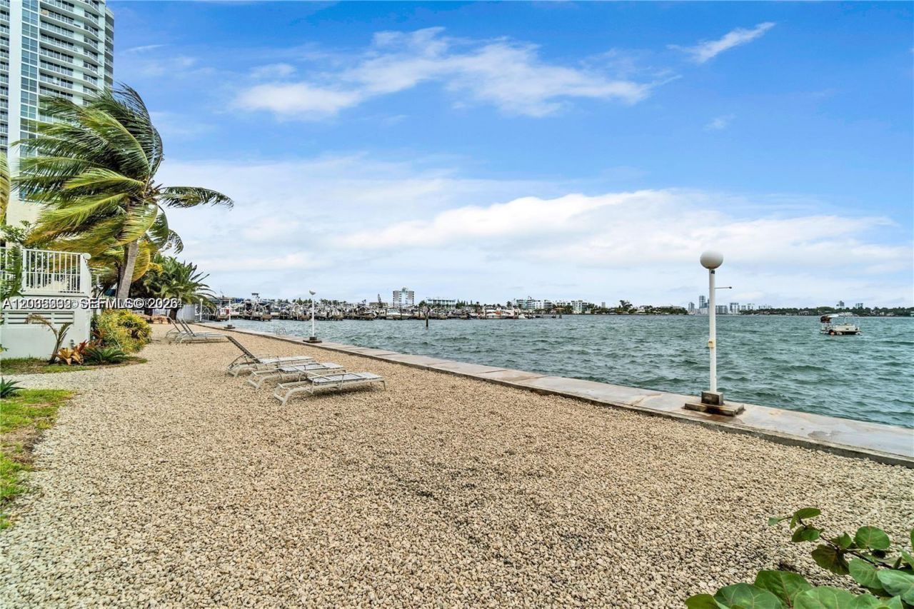 7545 E Treasure Dr, Unit 9H, North Bay Village, FL 33141 Photo