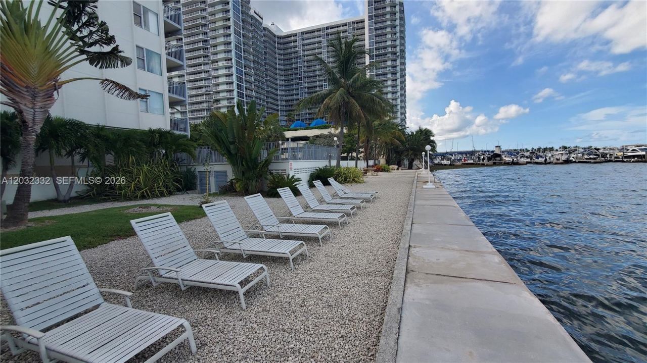 7545 E Treasure Dr, Unit 9H, North Bay Village, FL 33141 Photo
