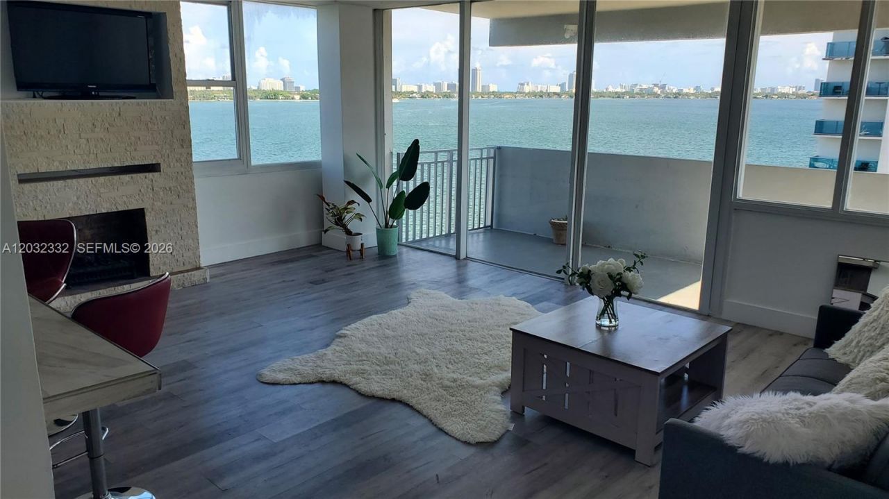 7545 E Treasure Dr, Unit 9H, North Bay Village, FL 33141 Photo