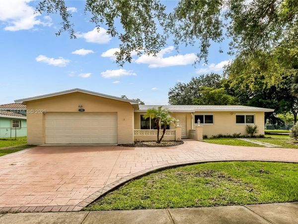 1701 NW 106th Ave , Pembroke Pines, FL 33026