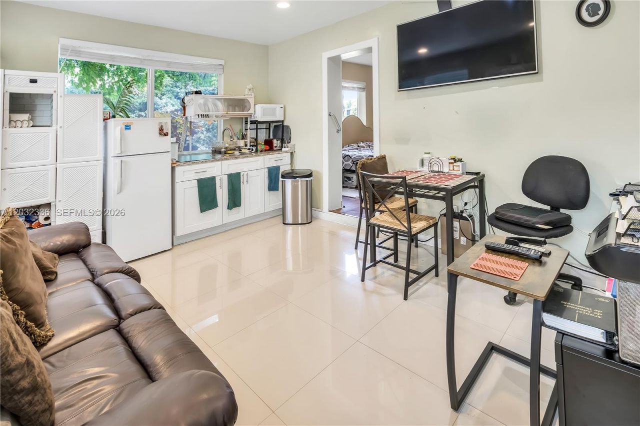 1701 NW 106th Ave , Pembroke Pines, FL 33026 Photo