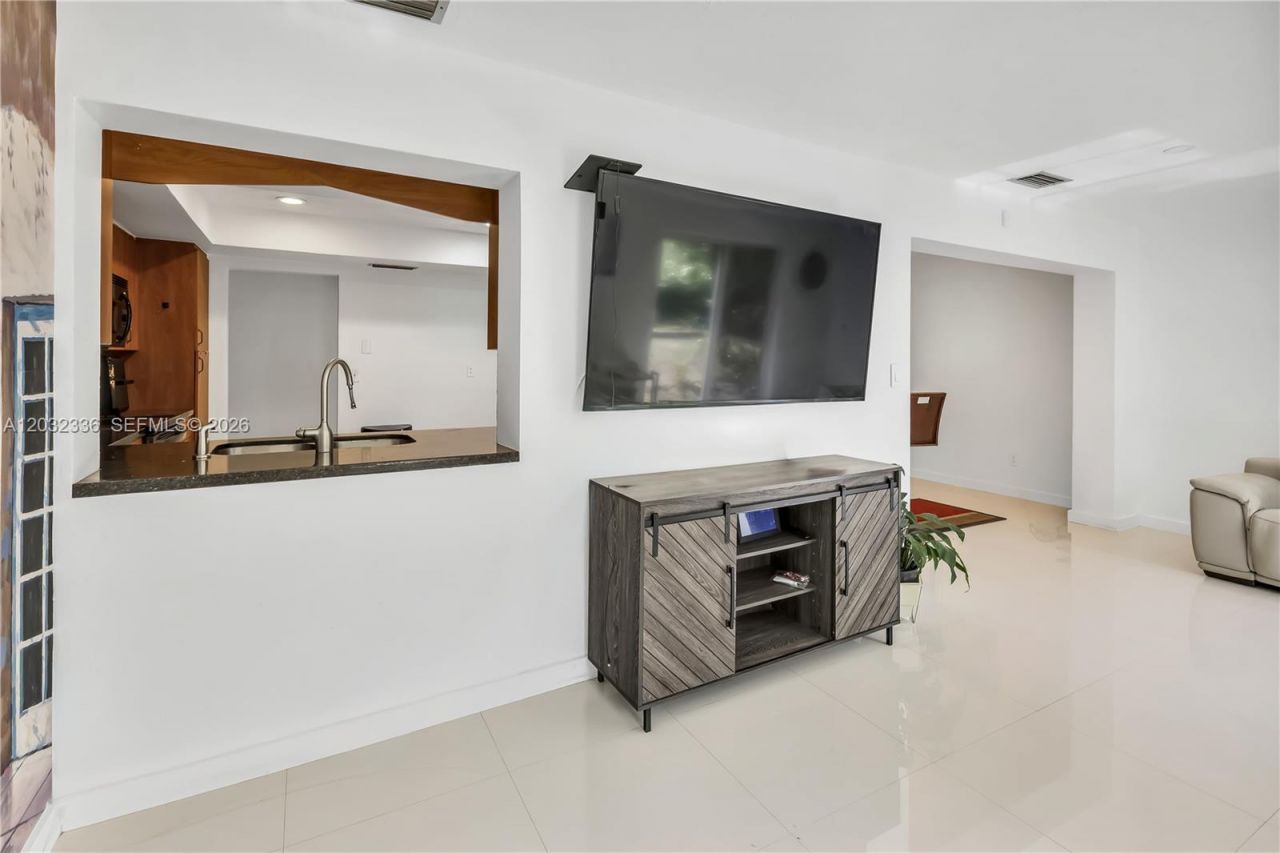 1701 NW 106th Ave , Pembroke Pines, FL 33026 Photo