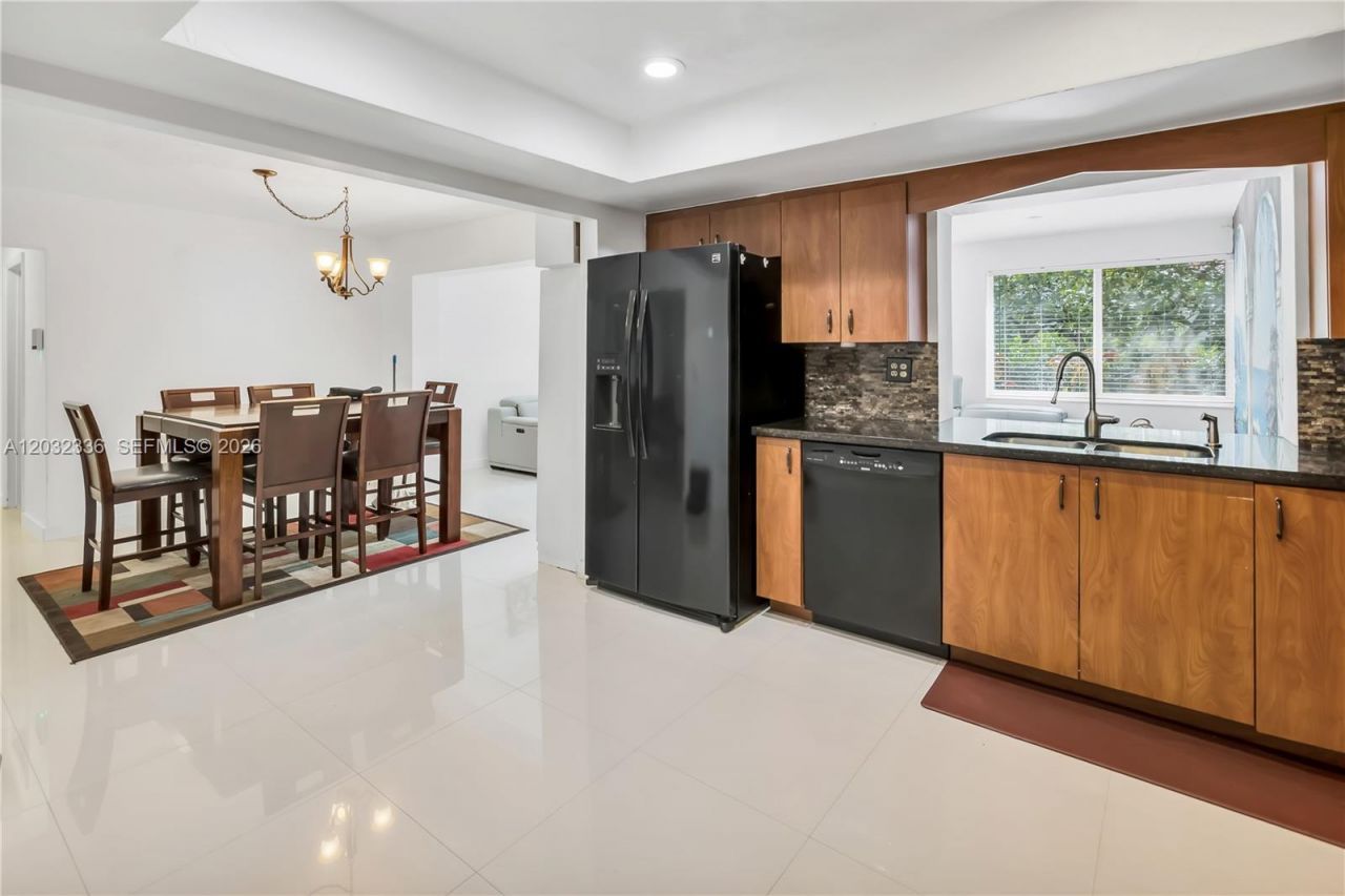 1701 NW 106th Ave , Pembroke Pines, FL 33026 Photo