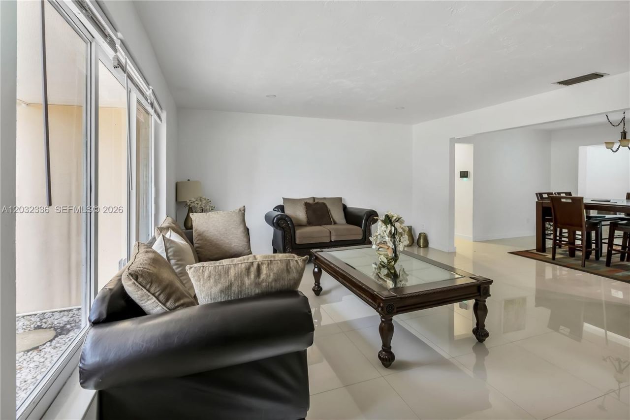 1701 NW 106th Ave , Pembroke Pines, FL 33026 Photo