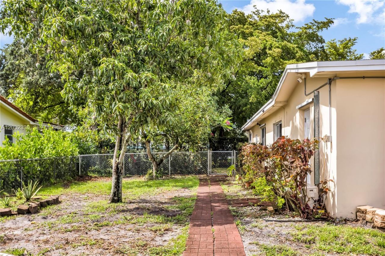 1701 NW 106th Ave , Pembroke Pines, FL 33026 Photo