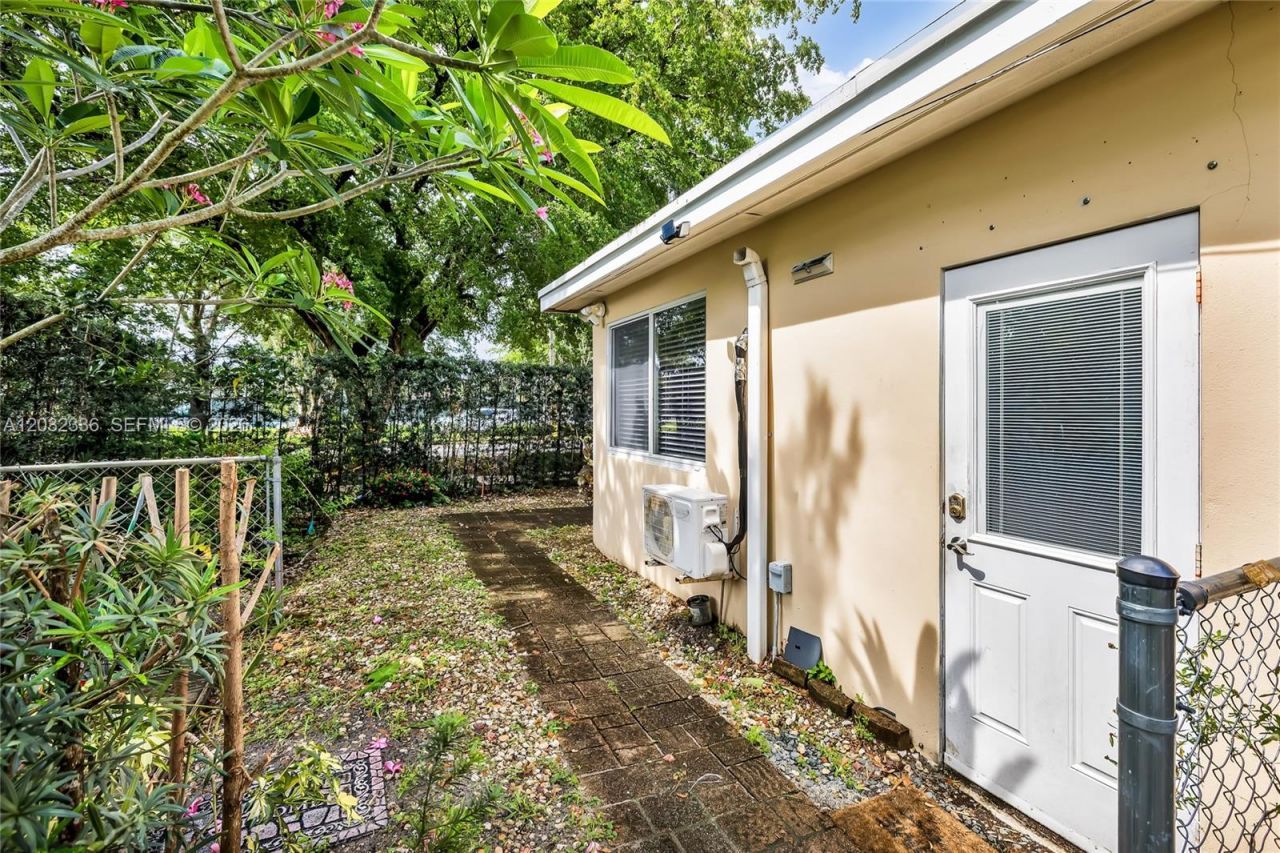 1701 NW 106th Ave , Pembroke Pines, FL 33026 Photo