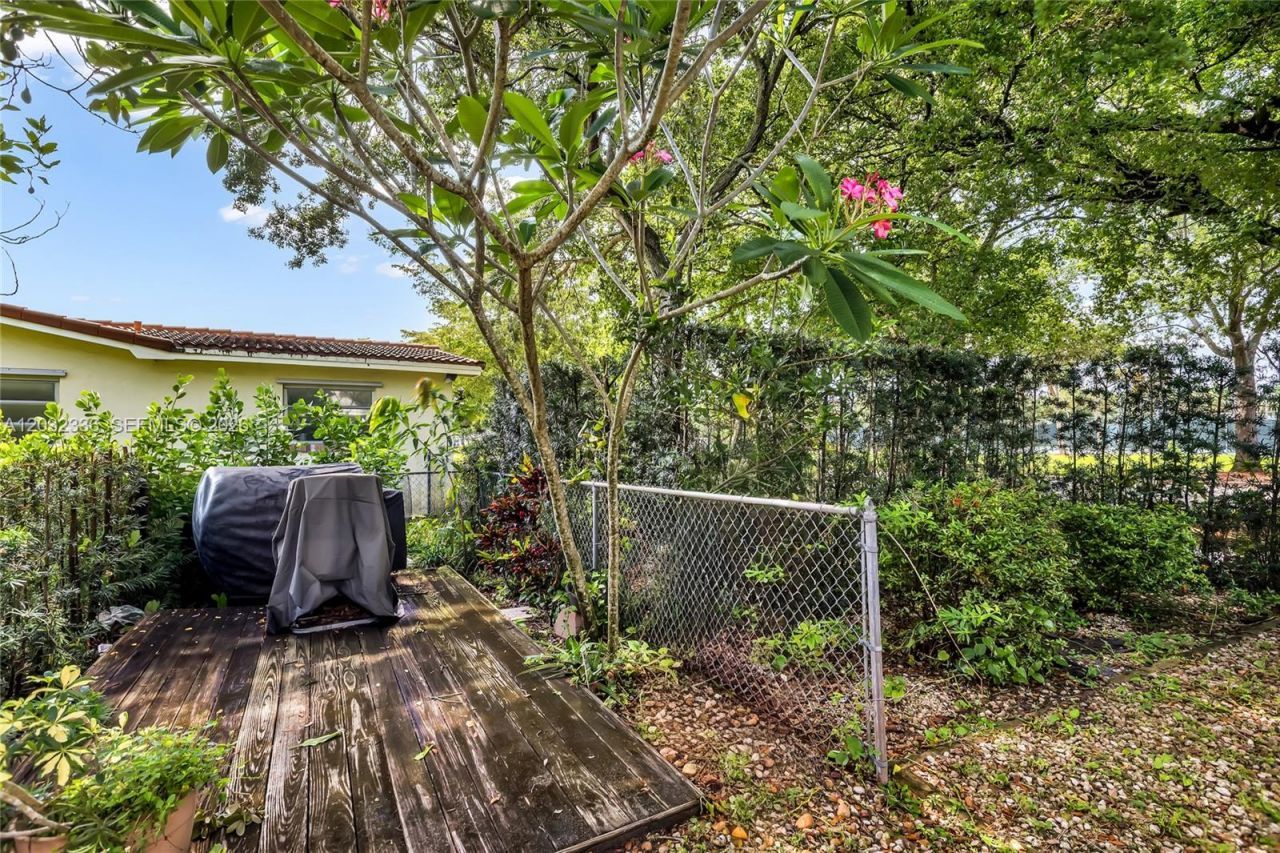 1701 NW 106th Ave , Pembroke Pines, FL 33026 Photo