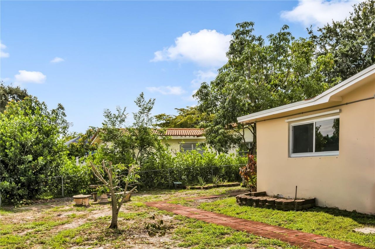 1701 NW 106th Ave , Pembroke Pines, FL 33026 Photo