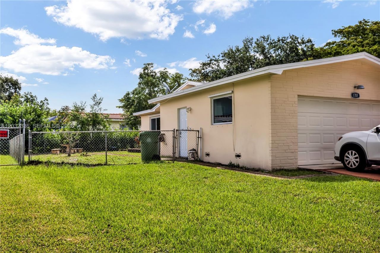 1701 NW 106th Ave , Pembroke Pines, FL 33026 Photo