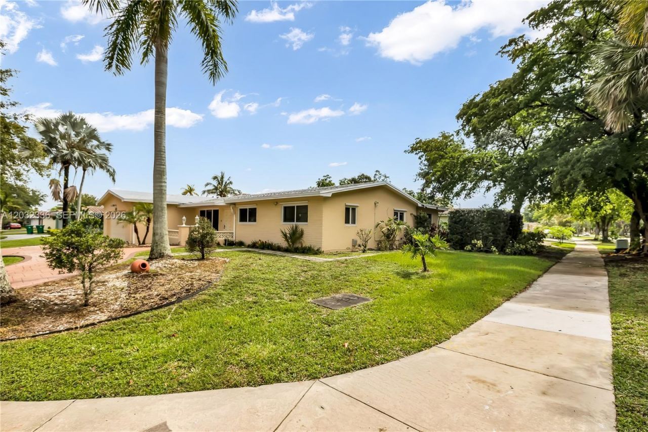 1701 NW 106th Ave , Pembroke Pines, FL 33026 Photo