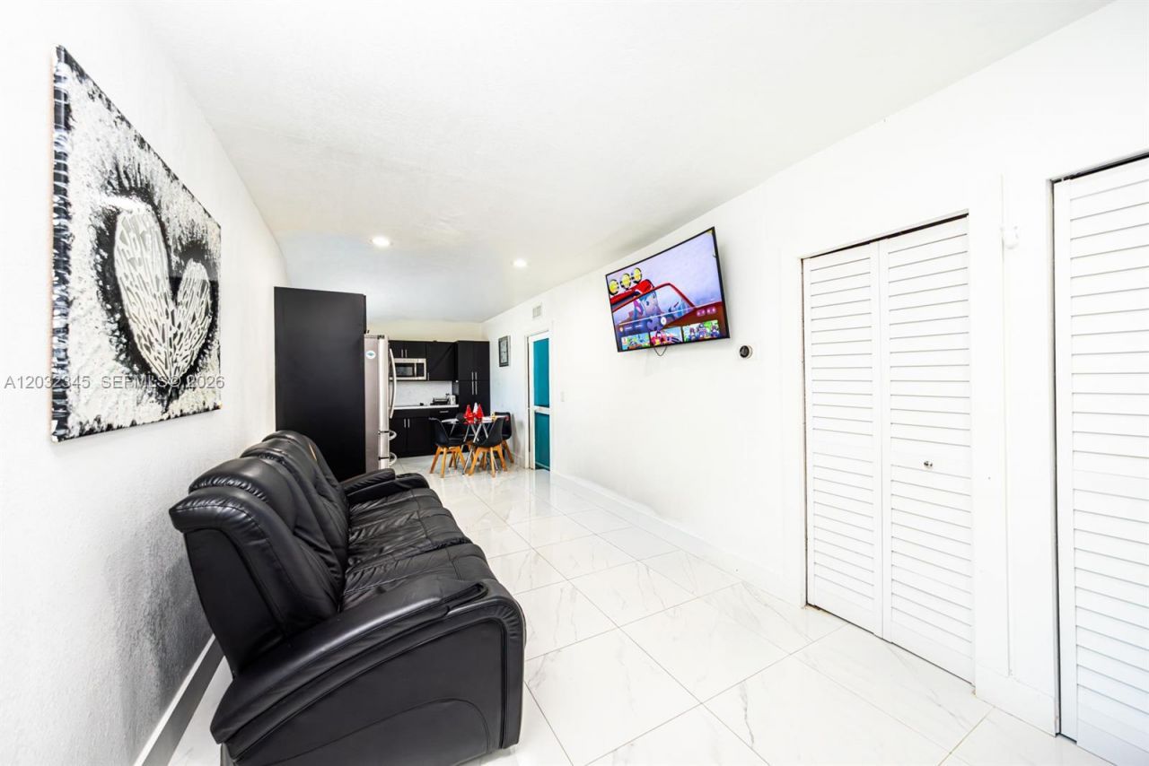 9365 SW 44th St , Miami, FL 33165 Photo