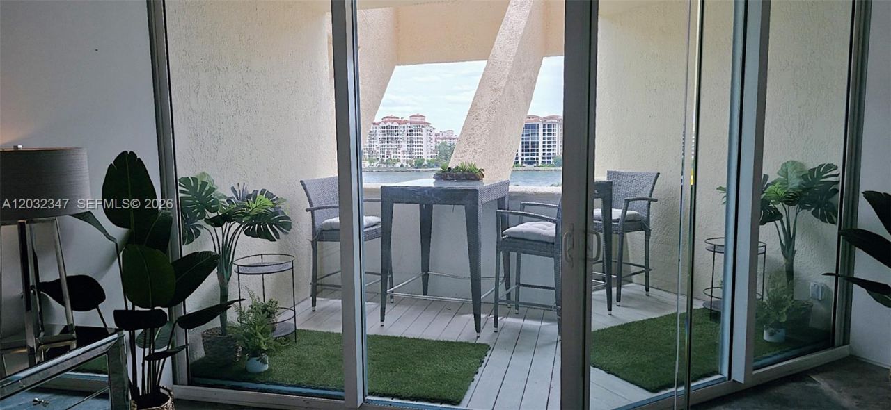 300 S Pointe Dr, Unit 908, Miami Beach, FL 33139 Photo