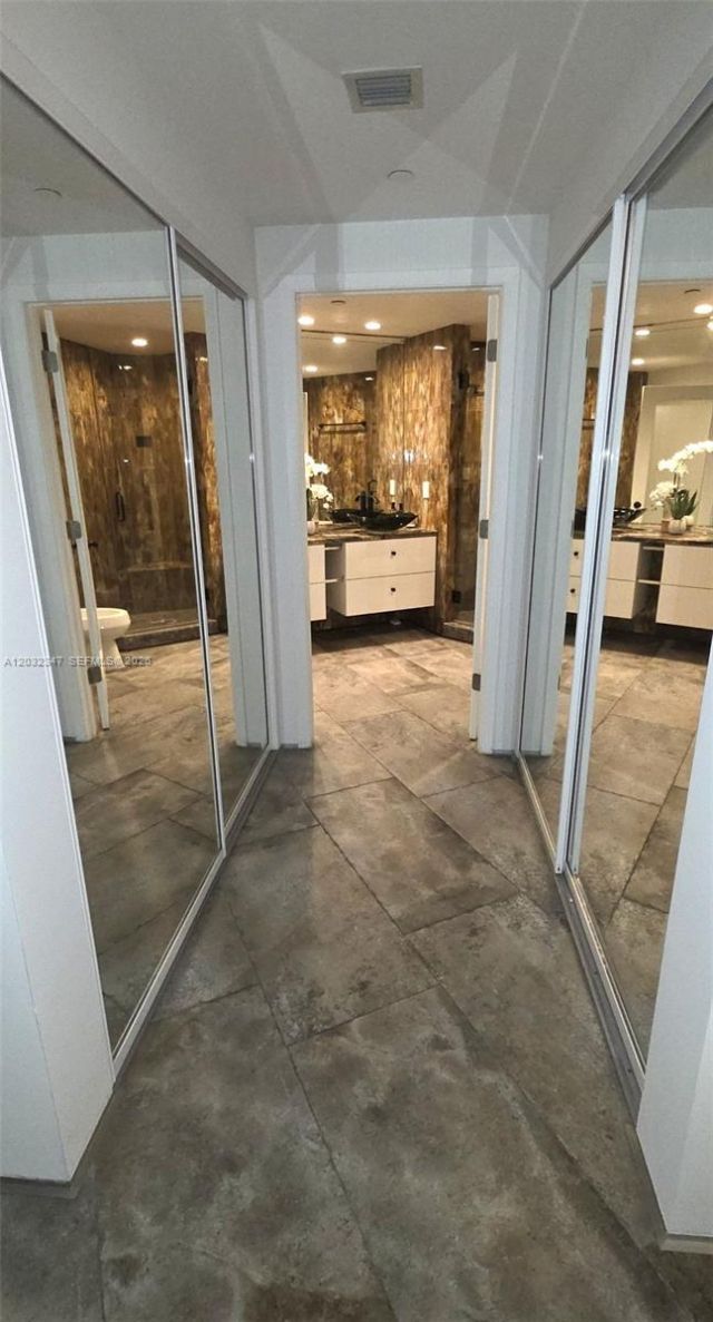300 S Pointe Dr, Unit 908, Miami Beach, FL 33139 Photo