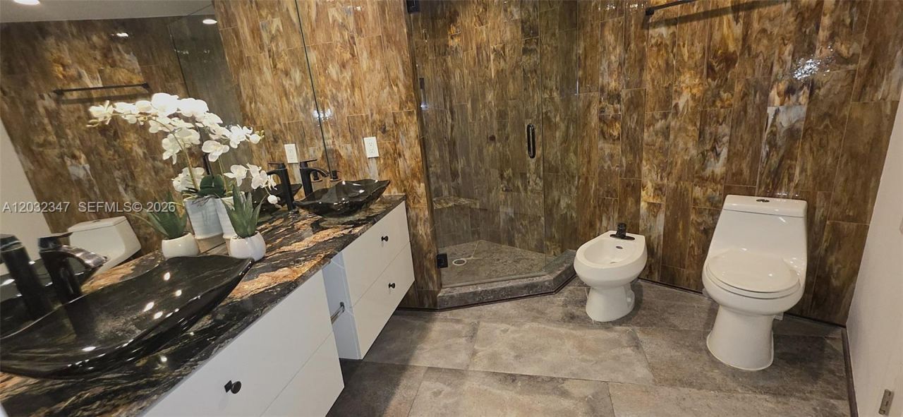 300 S Pointe Dr, Unit 908, Miami Beach, FL 33139 Photo