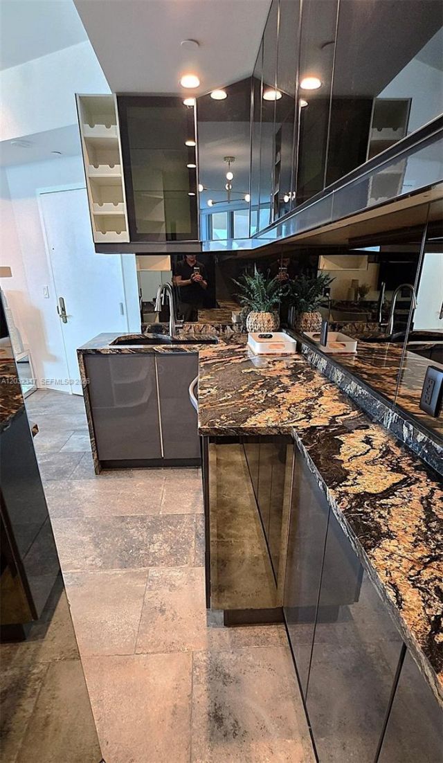 300 S Pointe Dr, Unit 908, Miami Beach, FL 33139 Photo