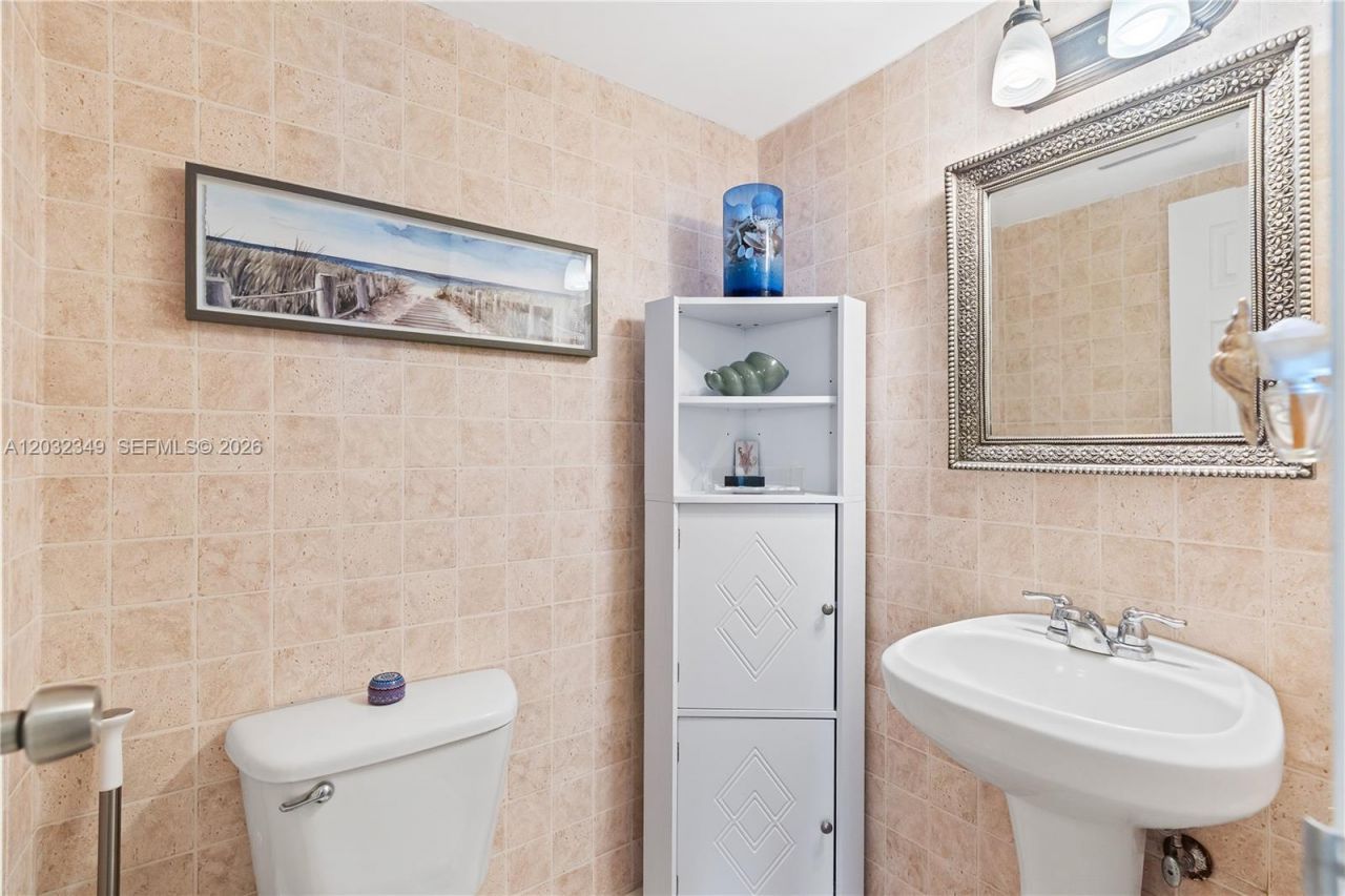 3675 N Country Club Dr, Unit 2201, Aventura, FL 33180 Photo
