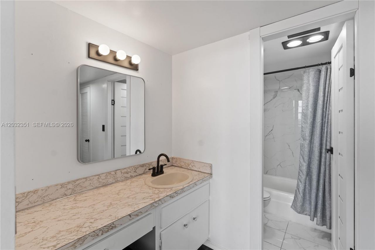 1351 NE Miami Gardens Dr , Unit 1506E, Miami, FL 33179 Photo