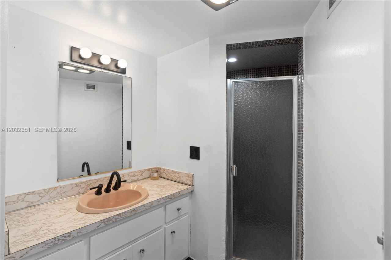 1351 NE Miami Gardens Dr , Unit 1506E, Miami, FL 33179 Photo