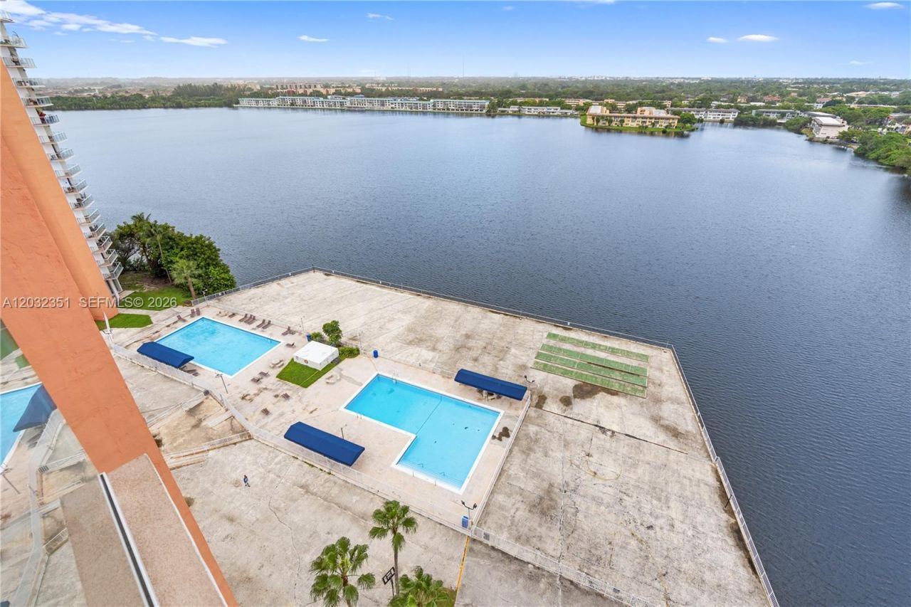 1351 NE Miami Gardens Dr , Unit 1506E, Miami, FL 33179 Photo
