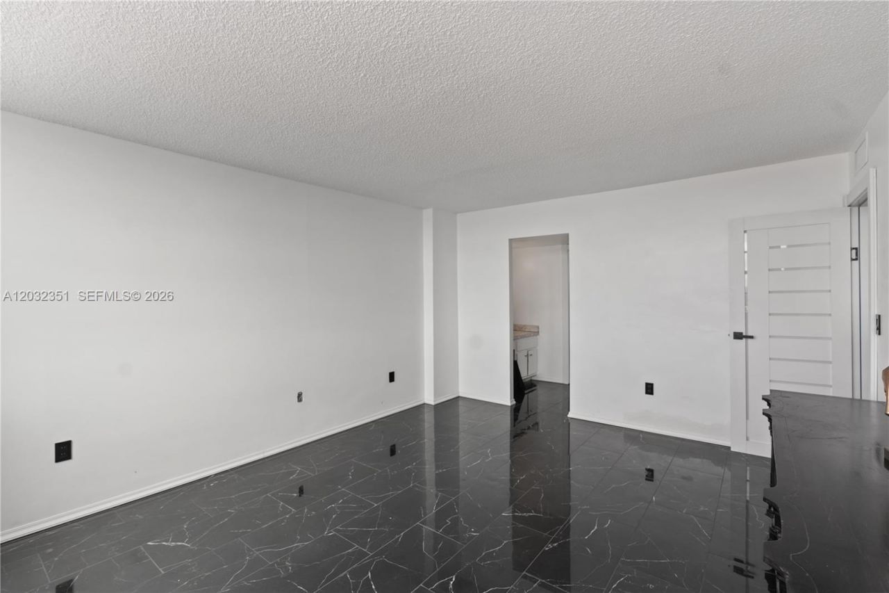1351 NE Miami Gardens Dr , Unit 1506E, Miami, FL 33179 Photo