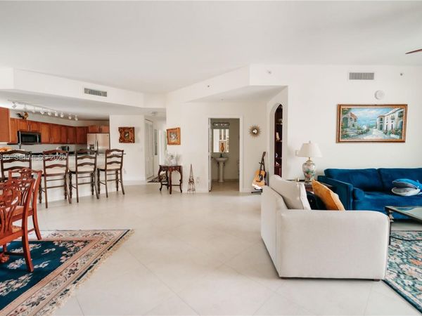 8390 SW 72nd Ave, Unit 707, Miami, FL 33143