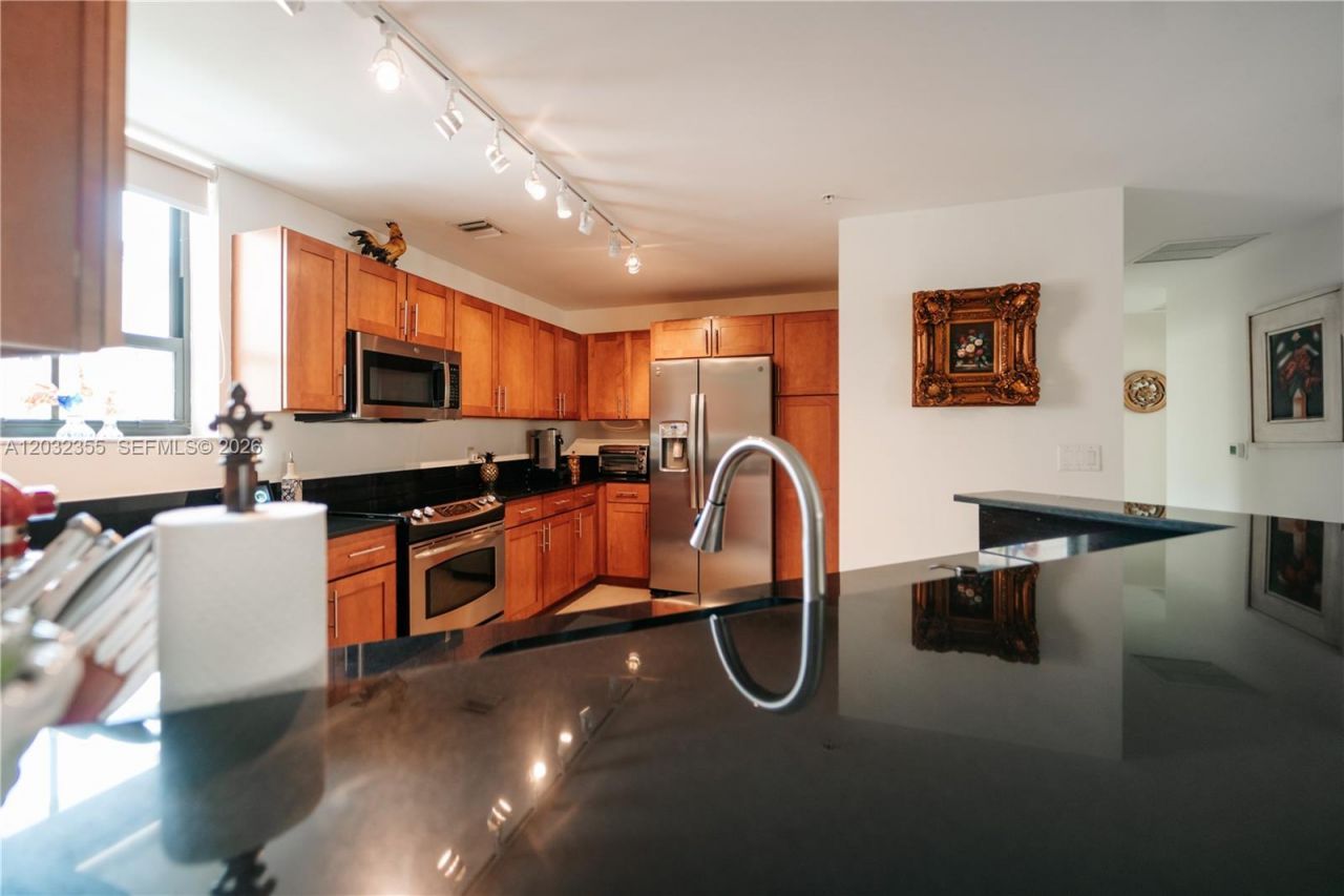 8390 SW 72nd Ave, Unit 707, Miami, FL 33143 Photo