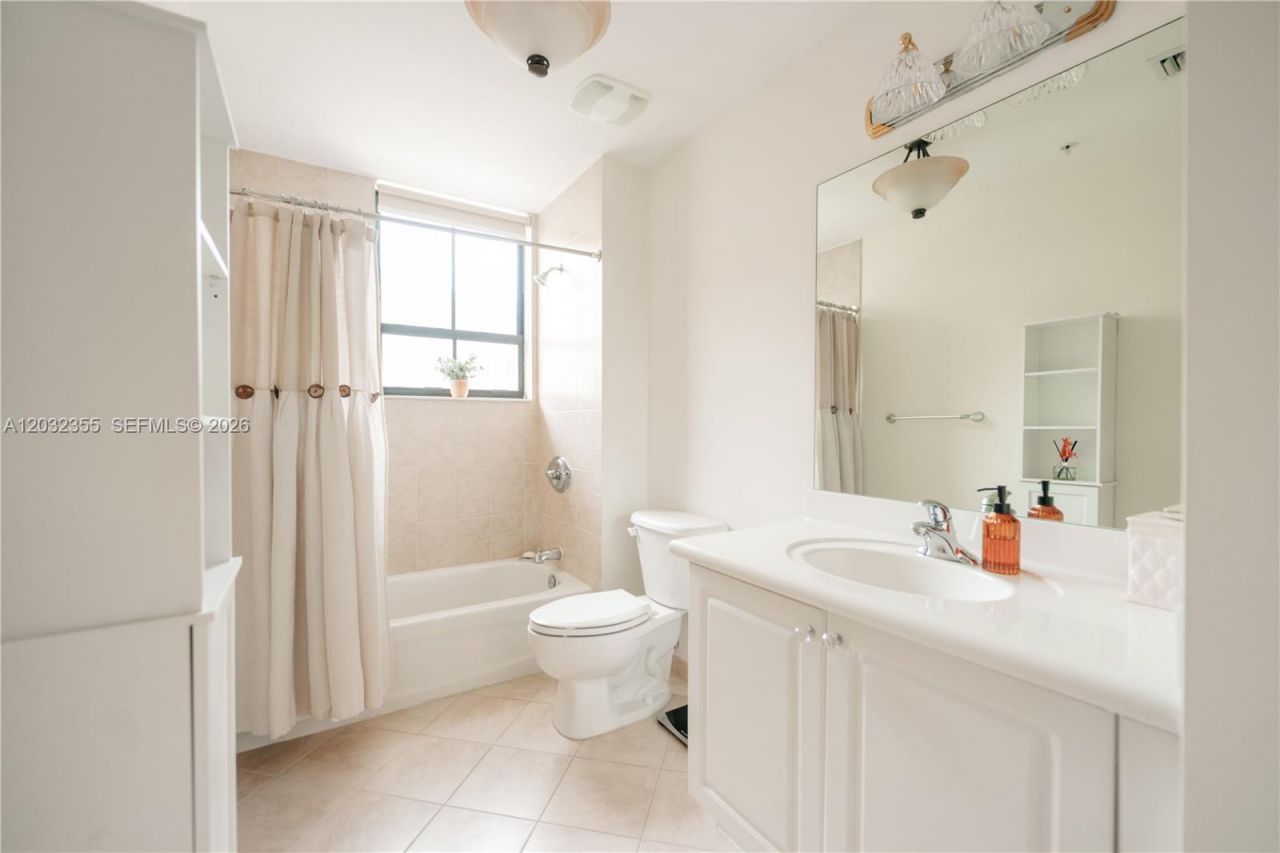 8390 SW 72nd Ave, Unit 707, Miami, FL 33143 Photo