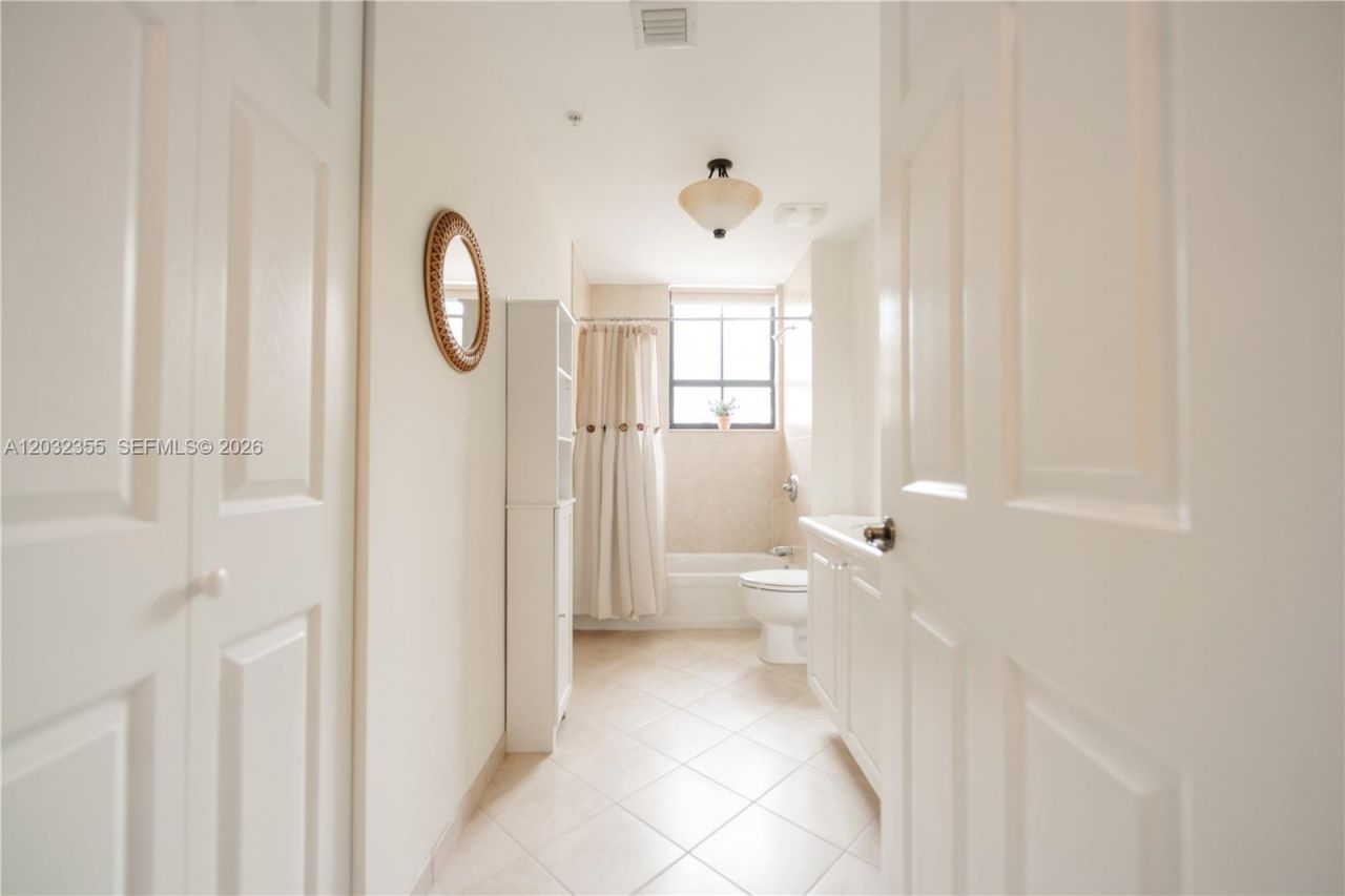 8390 SW 72nd Ave, Unit 707, Miami, FL 33143 Photo