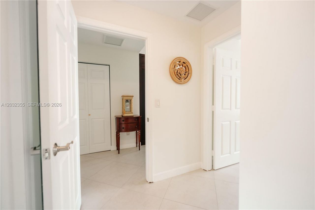 8390 SW 72nd Ave, Unit 707, Miami, FL 33143 Photo