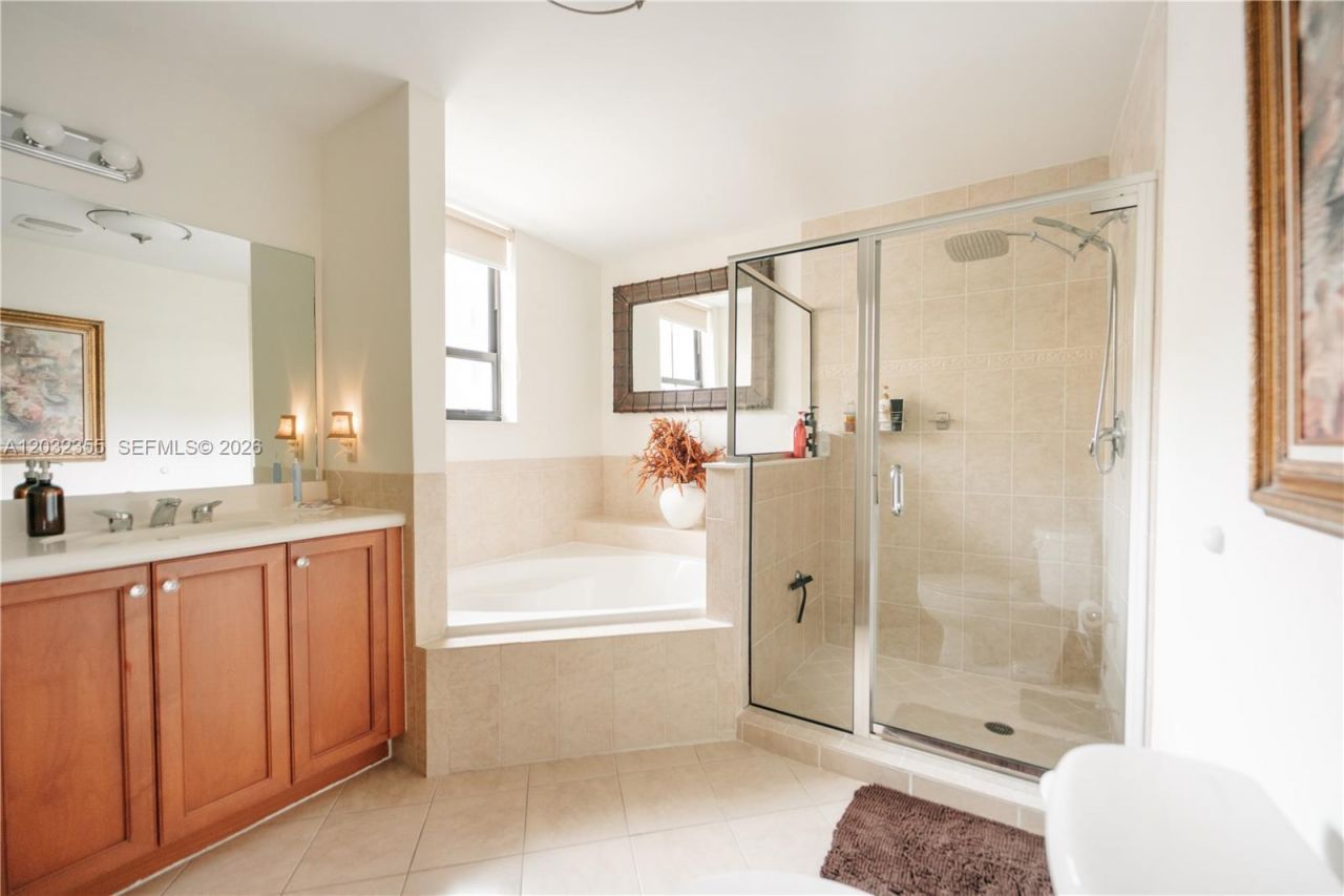8390 SW 72nd Ave, Unit 707, Miami, FL 33143 Photo
