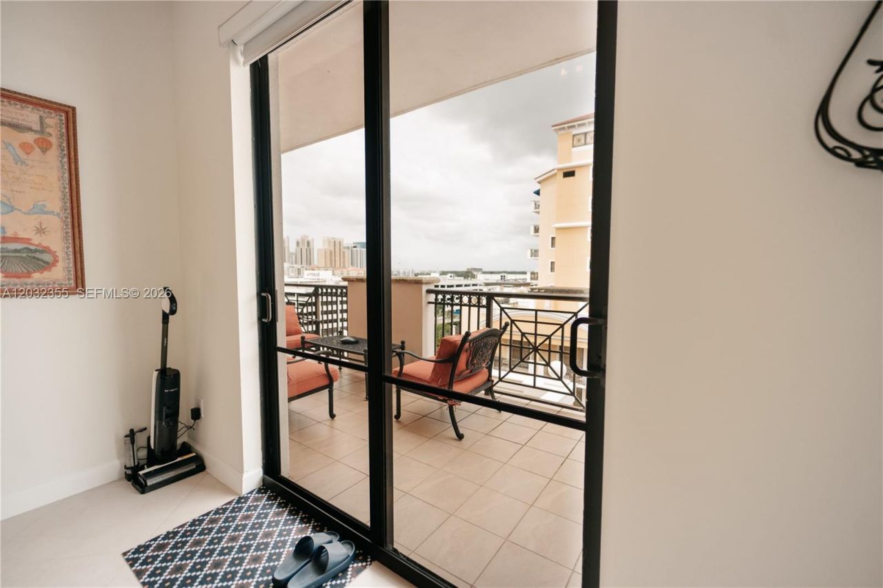 8390 SW 72nd Ave, Unit 707, Miami, FL 33143 Photo