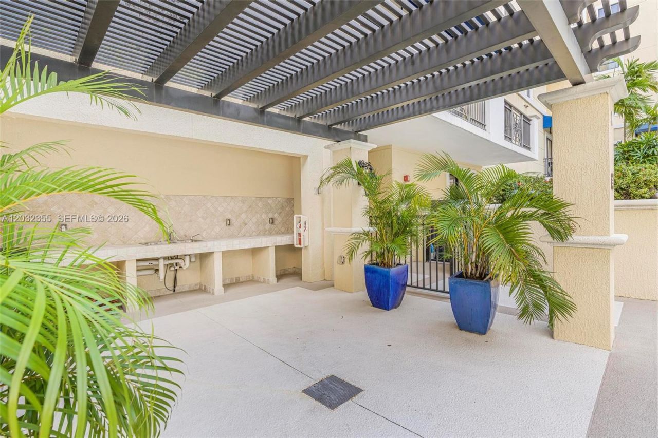 8390 SW 72nd Ave, Unit 707, Miami, FL 33143 Photo