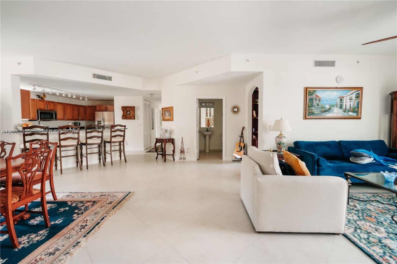 8390 SW 72nd Ave, Unit 707, Miami, FL 33143 Photo