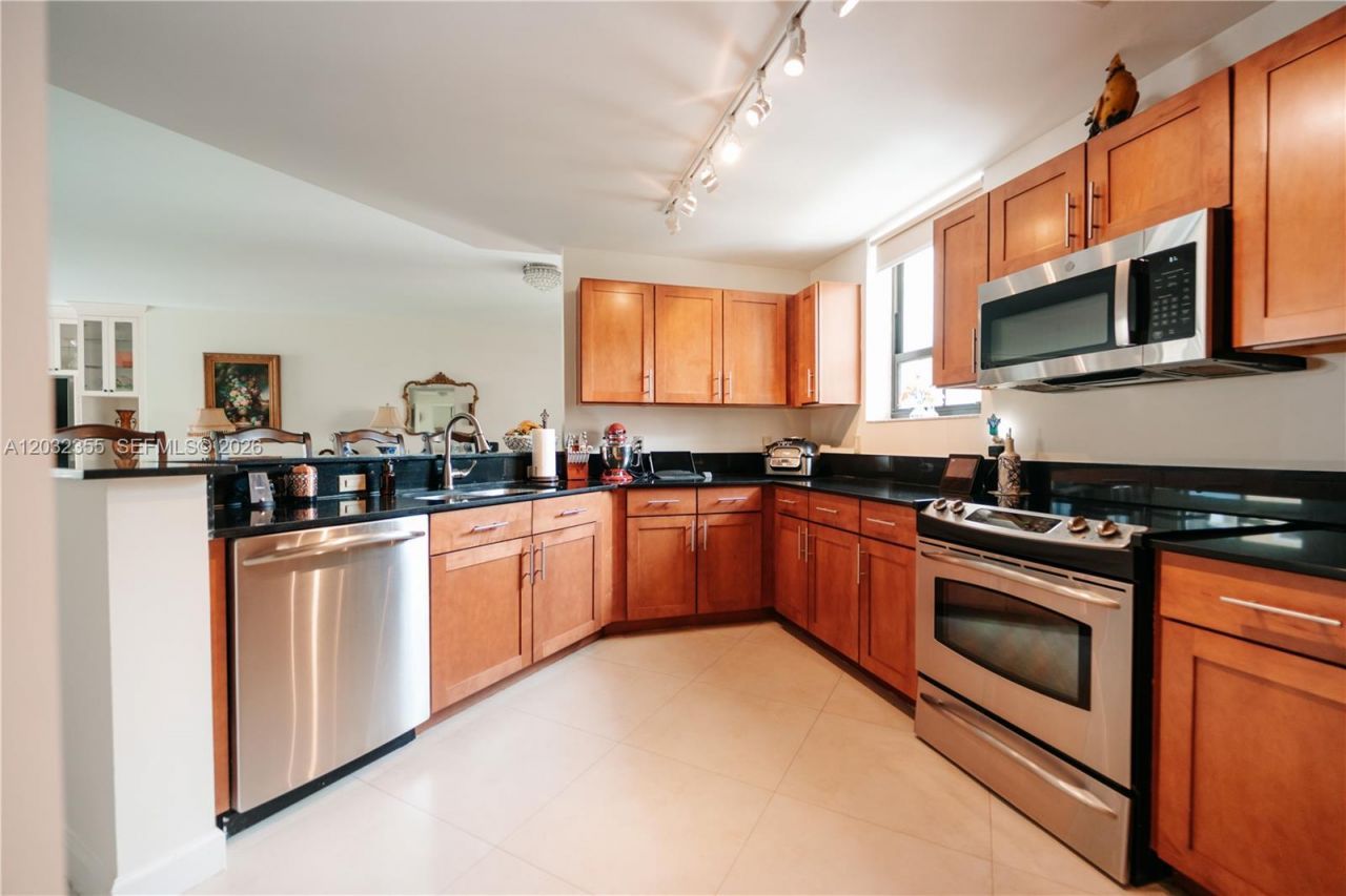 8390 SW 72nd Ave, Unit 707, Miami, FL 33143 Photo