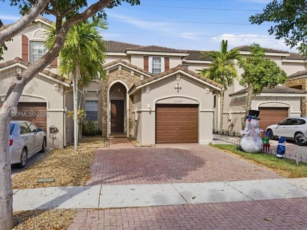 15369 SW 8th Ln , Miami, FL 33194