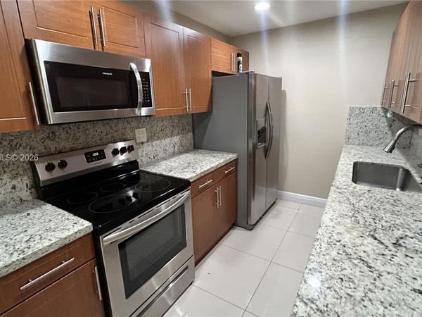 10377 N Kendall Dr , Unit K8, Miami, FL 33176