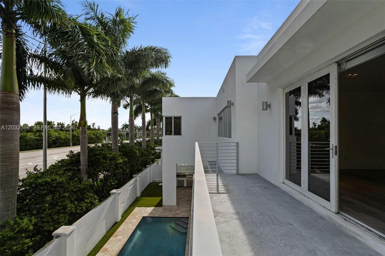 10296 NW 74th Terrace , Doral, FL 33178 Photo