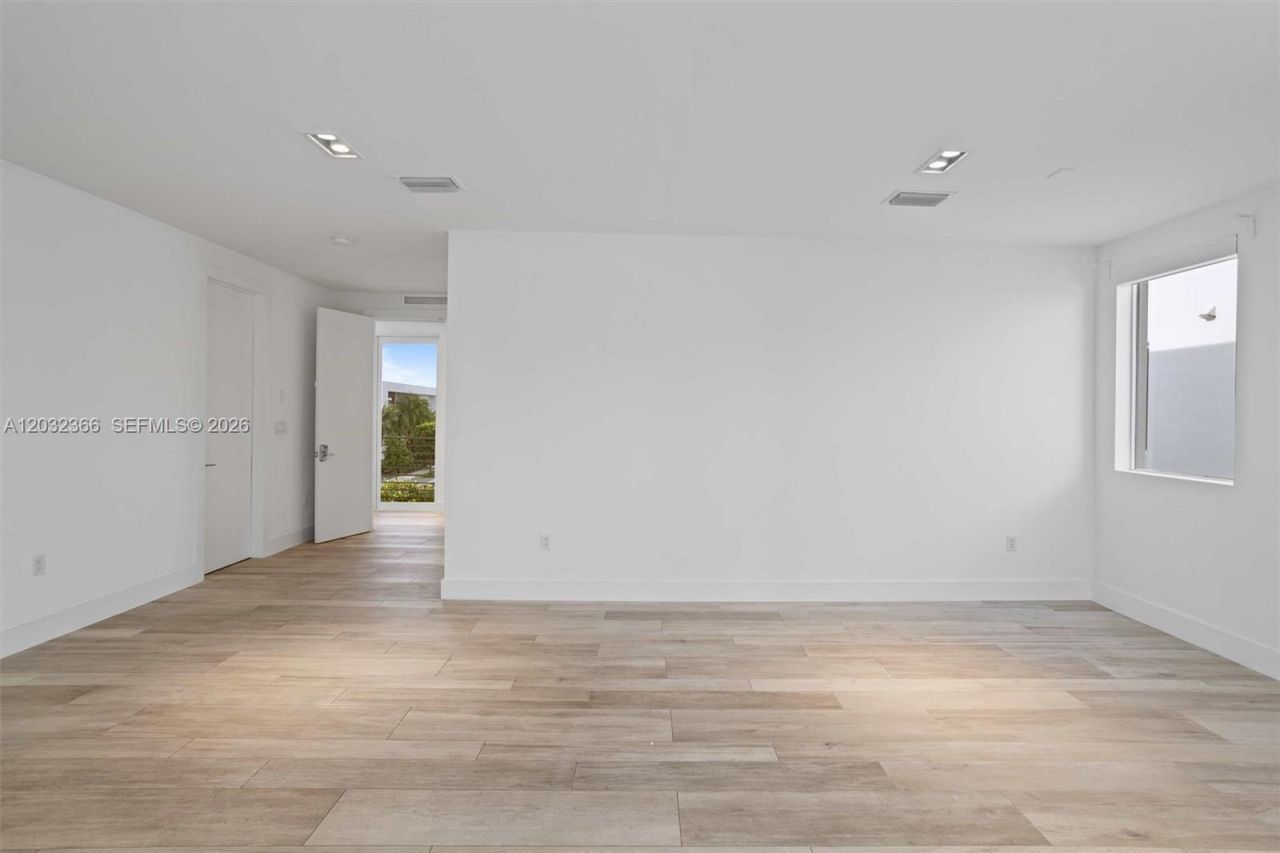 10296 NW 74th Terrace , Doral, FL 33178 Photo