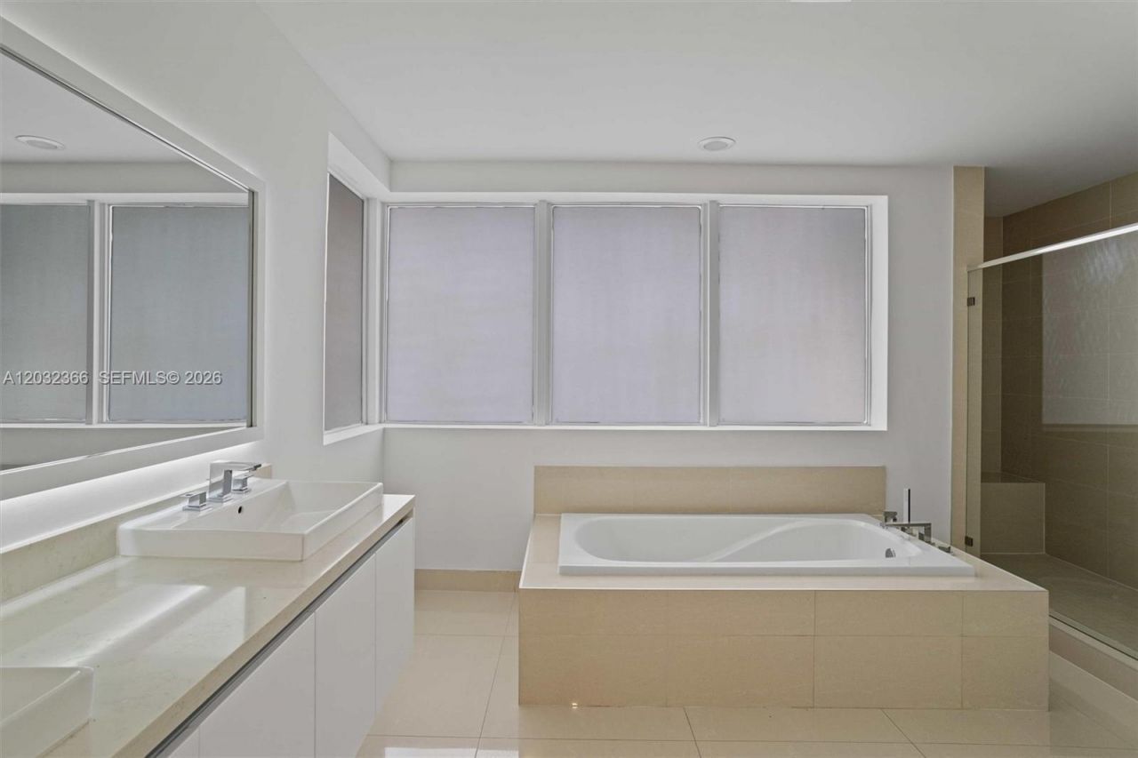 10296 NW 74th Terrace , Doral, FL 33178 Photo