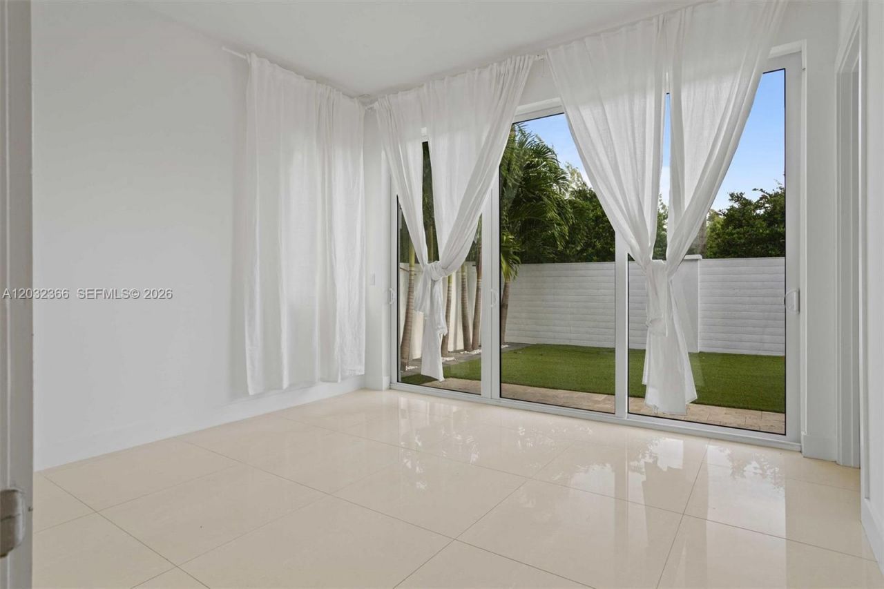 10296 NW 74th Terrace , Doral, FL 33178 Photo